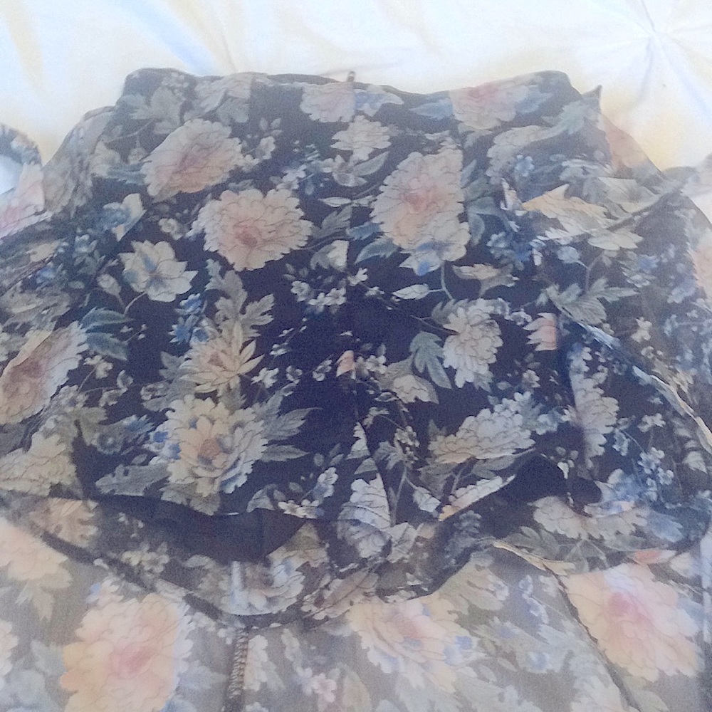 Windsor floral shorts with train